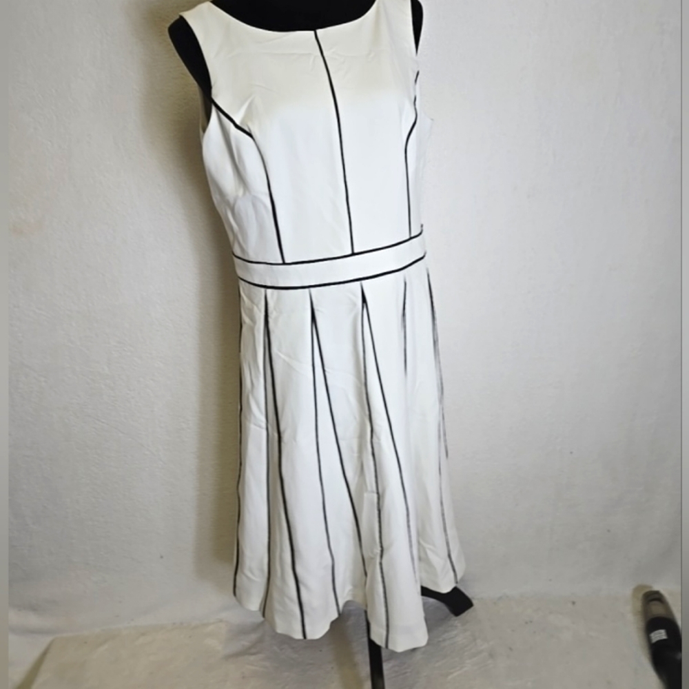 WHITE HOUSE BLACK MARKET FIT & FLARE Black Cream Dress -NWT 14P
